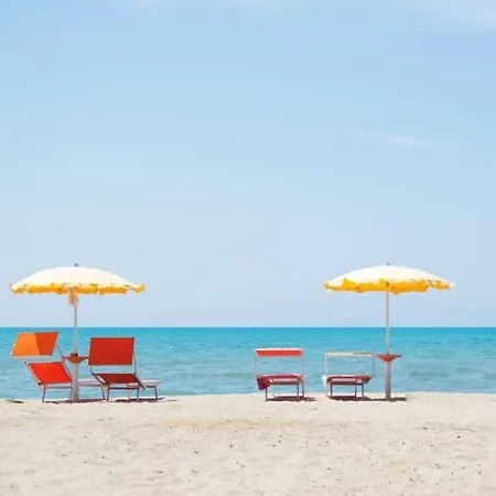 Gold Key Apartments, Beach *