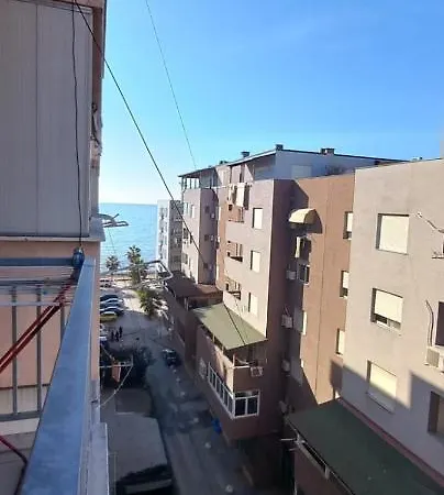Gold Key Apartments, Beach