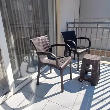 Gold Key Apartments, Beach